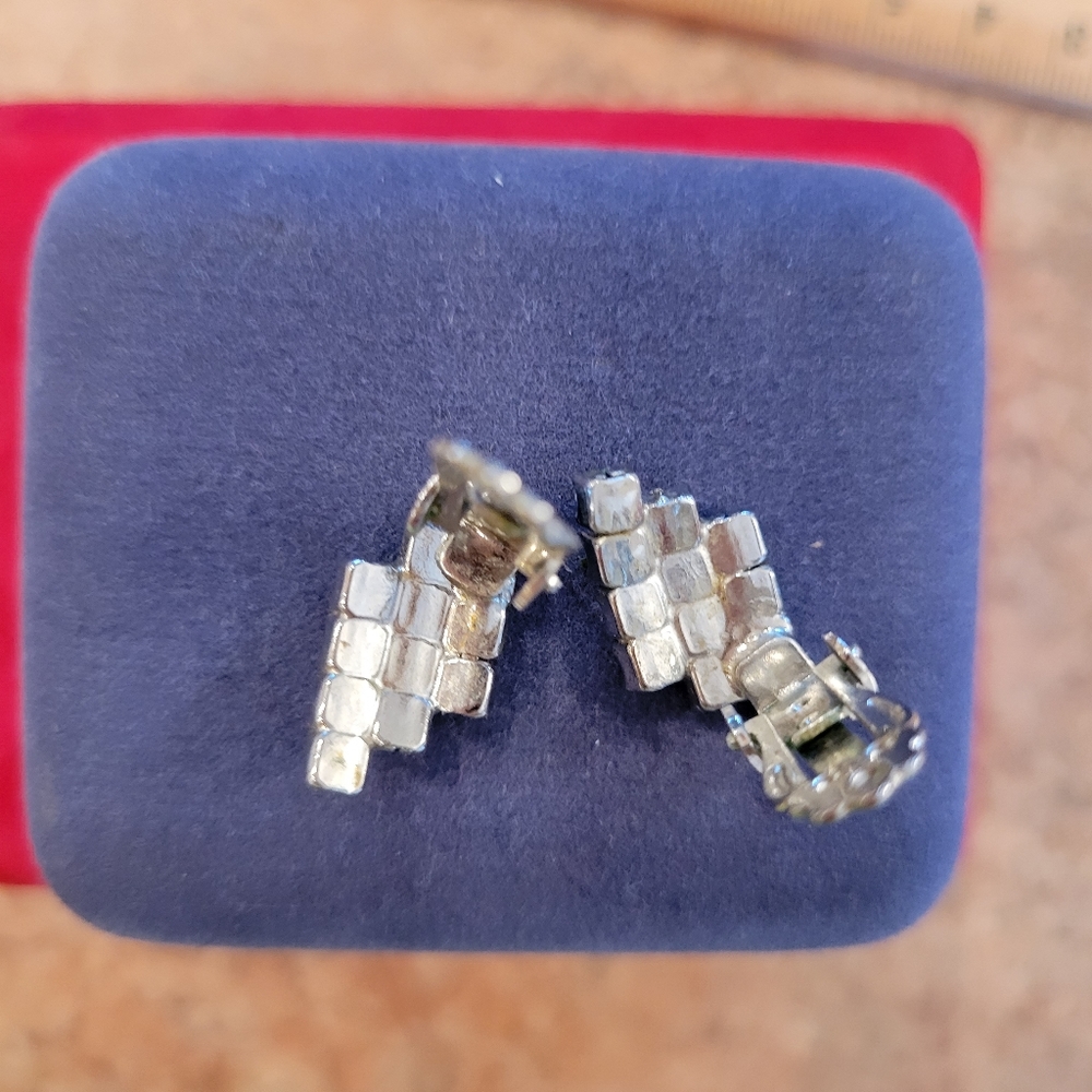 Vintage Blue Rhinestone Clip-On Earrings ~ MCM-1960's ~ Pretty & Sparkly! - Picture 8 of 12